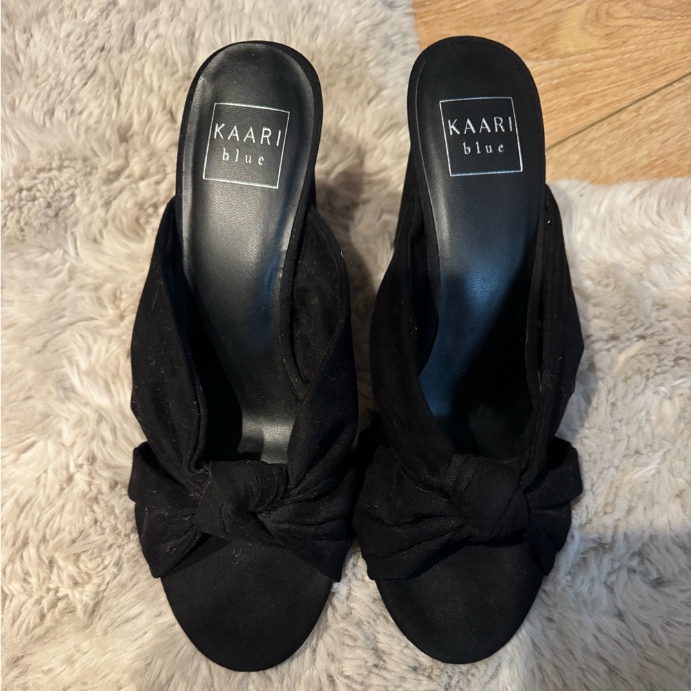 Kaari Blue Elegant Black Knotted Mules